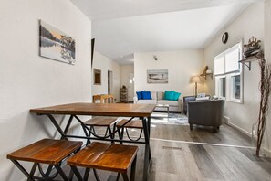 Dining - Oconto Hideaway- Mid/Long term stays welcome! (Oconto)