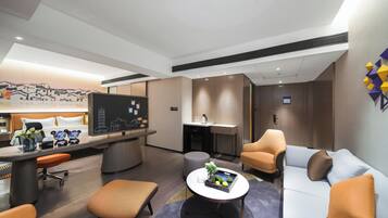 Hampton Suites | Premium bedding, minibar, desk, laptop workspace