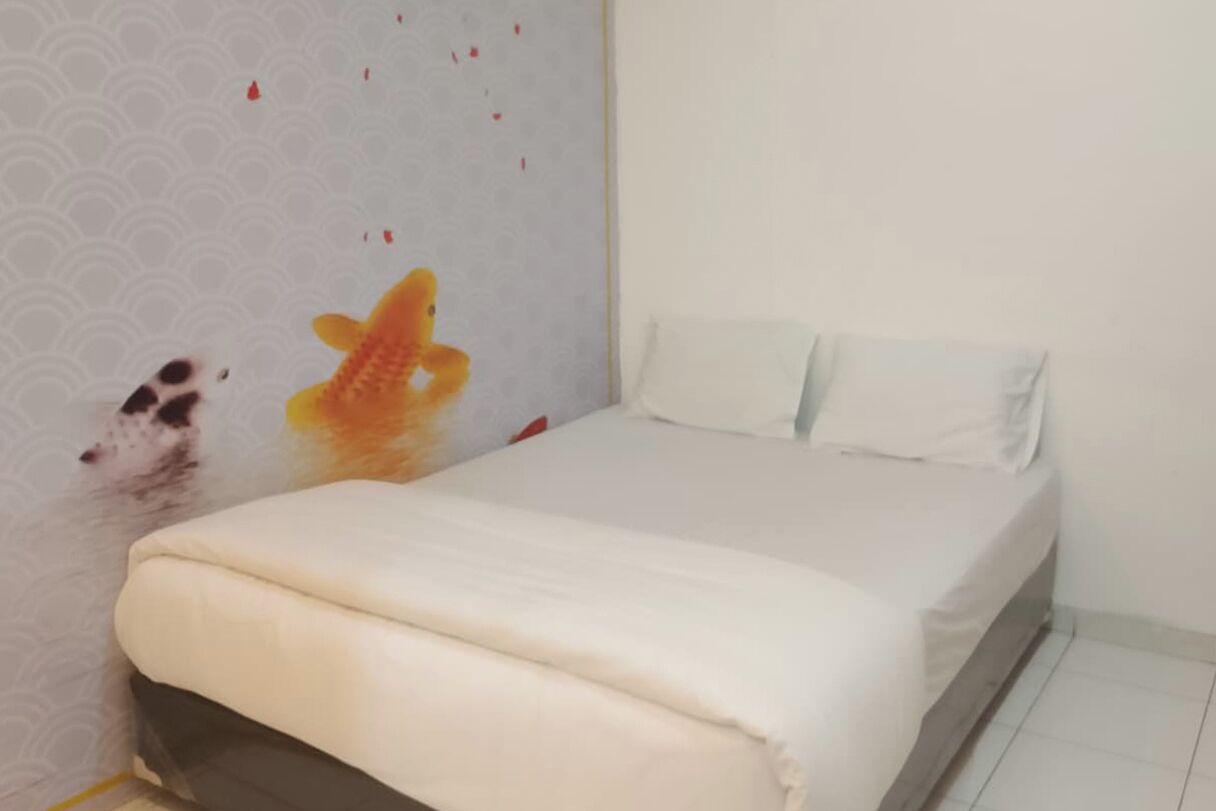 WiFi (free), bed sheets
