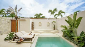 Hồ bơi ngoài trời