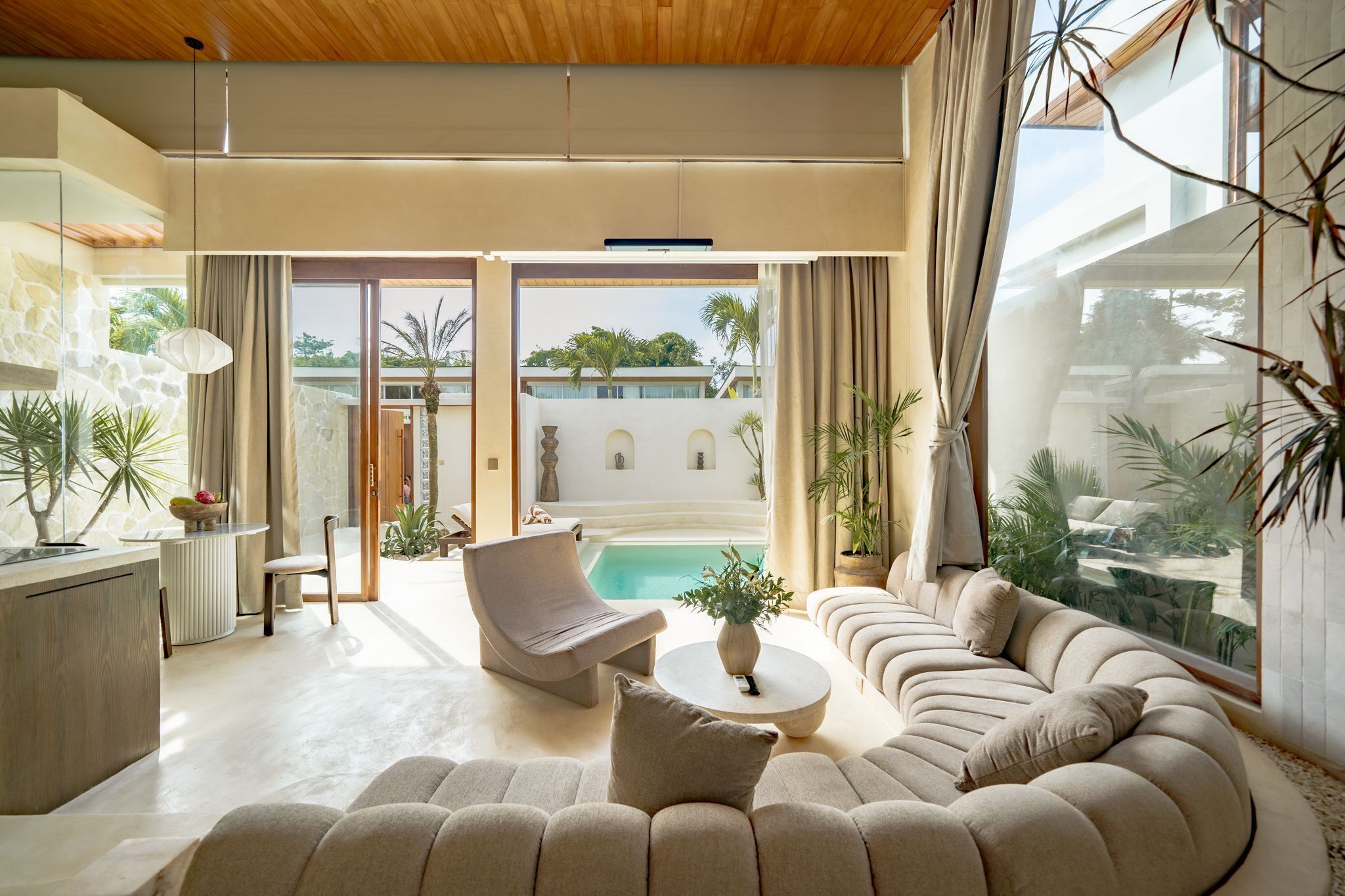 Suite exclusive, 1 chambre, patio, vue sur la piscine | Vue de la chambre