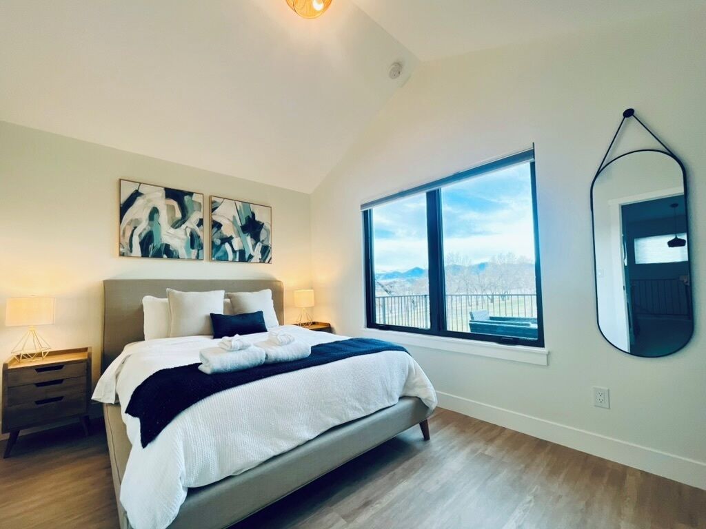 1 bedroom, iron/ironing board, internet, bed sheets