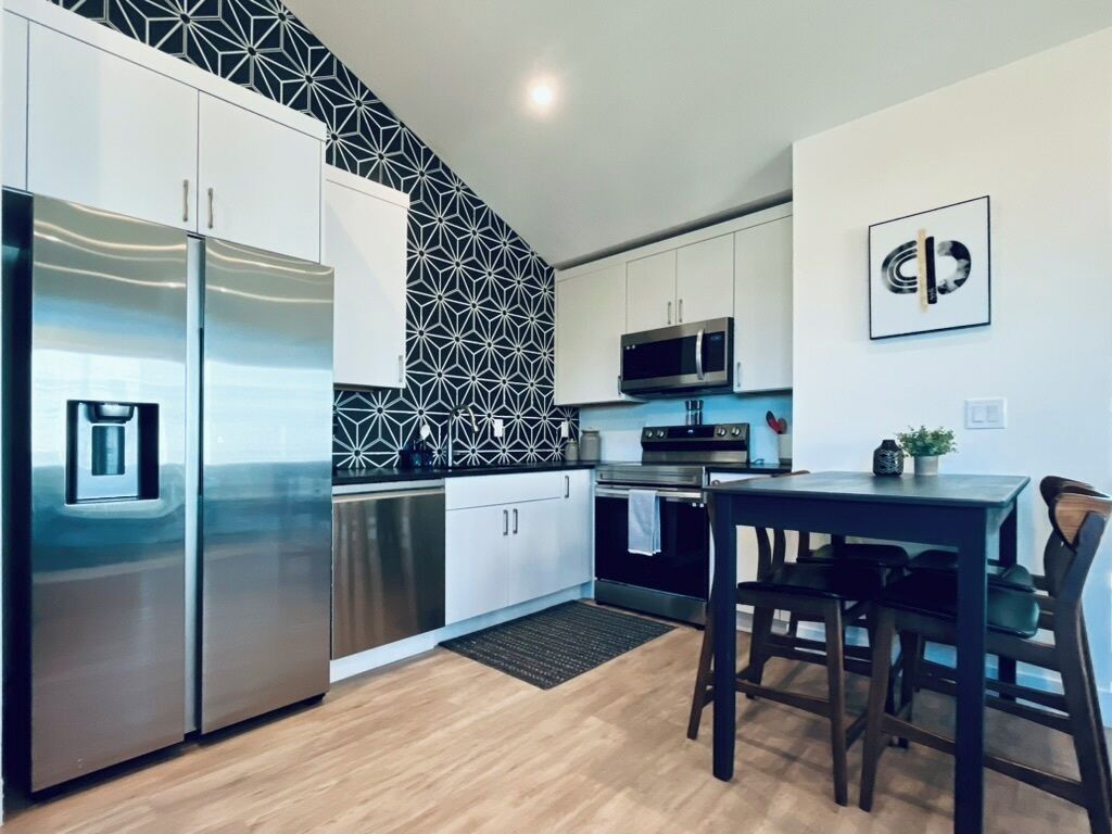 Kühlschrank, Mikrowelle, Ofen, Herdplatte