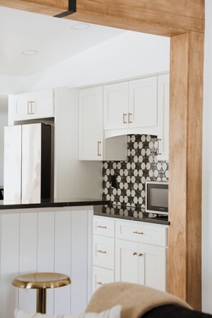 Mikroaaltouuni, uuni, liesi, astianpesukone