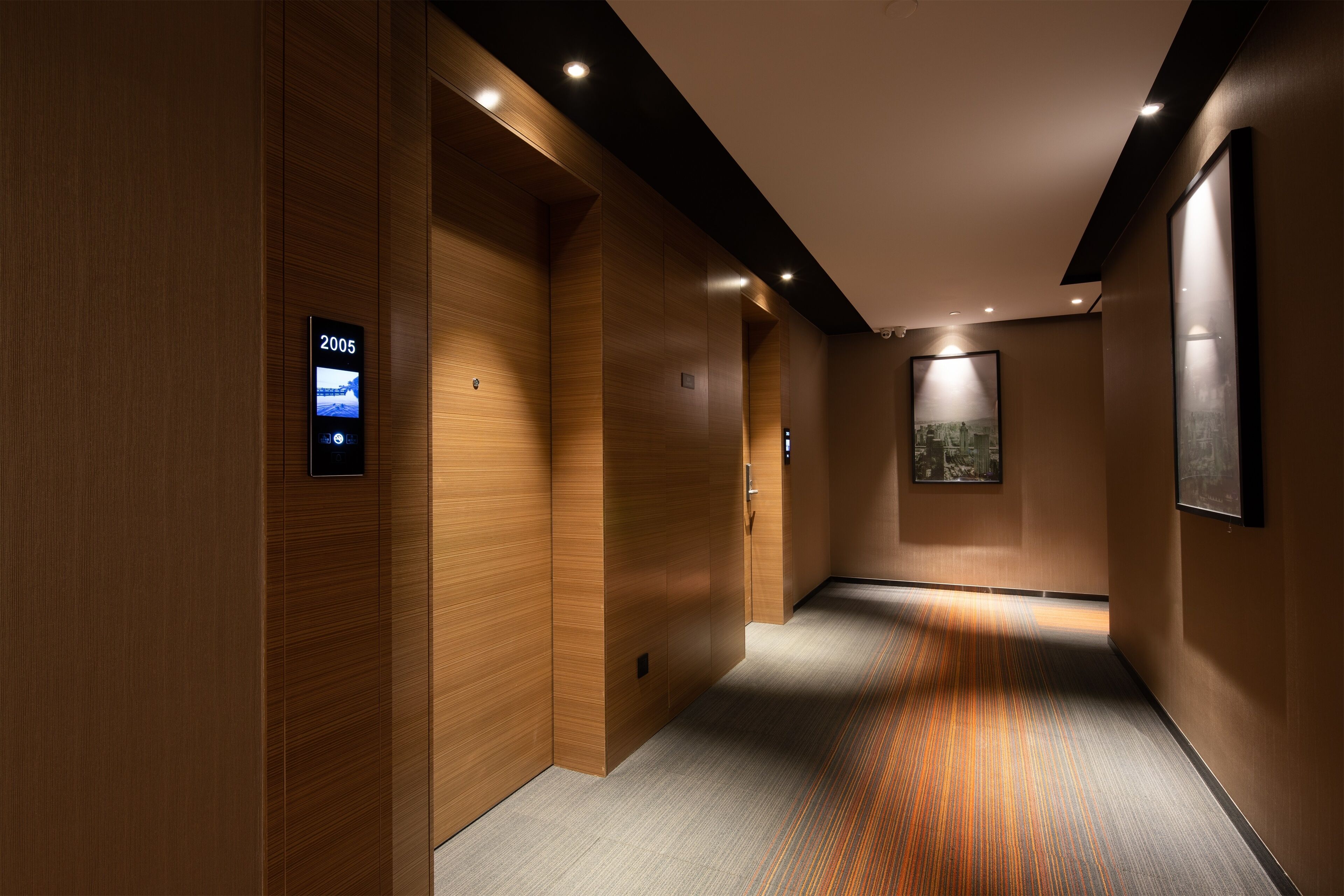 المنشأة من الداخل