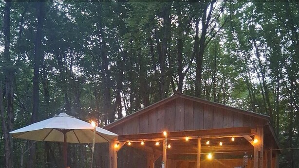 Property grounds - Cozy 2-Person cabin in charming Parish with AC for relaxing stays (Parish)