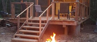 Cozy 2-bedroom cabin in charming Parish with AC for relaxing stays