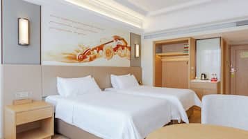 Deluxe Twin Room | In-room safe, desk, laptop workspace, blackout curtains
