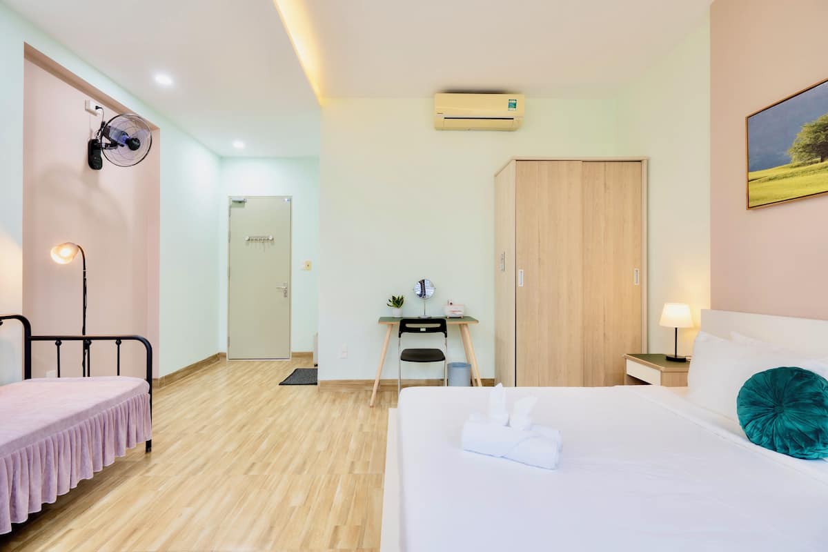 Family Double Room, Courtyard View | Down comforters, pillowtop beds, desk, WiFi (free)