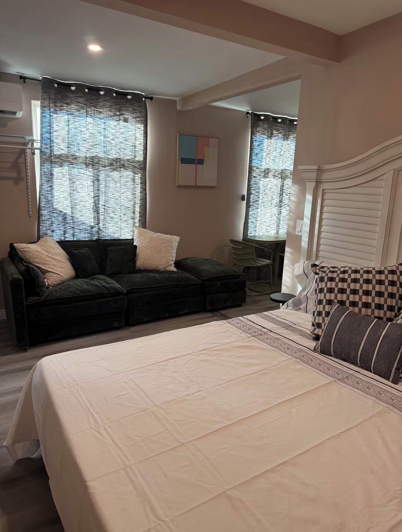 Iron/ironing board, WiFi, bed sheets