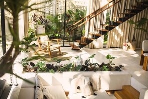 Villa, balcón, vistas al jardín | Zona de estar