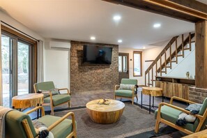 Interior - Tranquil Lake Harmony Spa Chalet, Hot Tub, Game Rm (Lake Harmony)