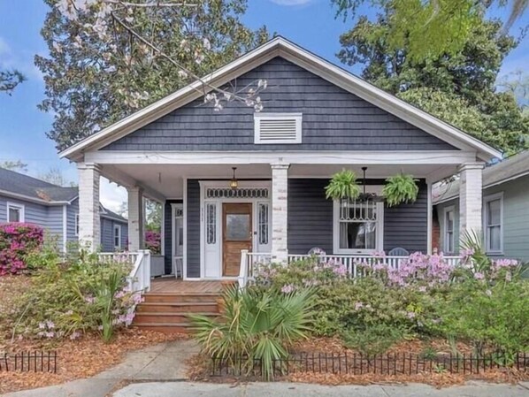 Exterior - CasaBunga - Walk to Cargo District - We Love Dogs (Wilmington)