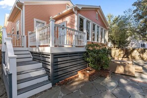 Exterior - Creamsicle Cottage-6 blocks from the Water Front (Wilmington)