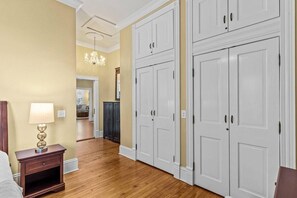 Interior - Creamsicle Cottage-6 blocks from the Water Front (Wilmington)