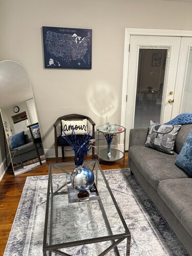 Peaceful Hideaway 1-bedroom apartment with king bed in charming Belhaven