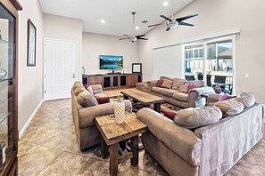 Living area - Dock & Chill – Parker Riverfront on Colorado River (Parker)