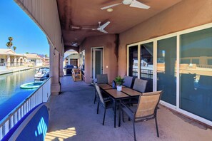 Outdoor dining - Dock & Chill – Parker Riverfront on Colorado River (Parker)