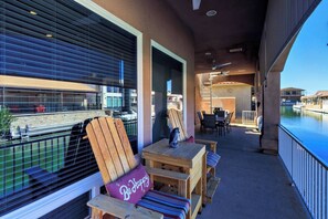 Outdoor dining - Dock & Chill – Parker Riverfront on Colorado River (Parker)