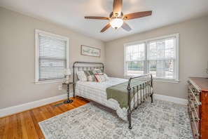3 bedrooms, iron/ironing board, Internet, bed sheets