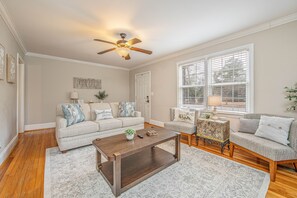 Living area - Cozy 3BR Home w/ Porch Near Downtown Fayetteville (Fayetteville)