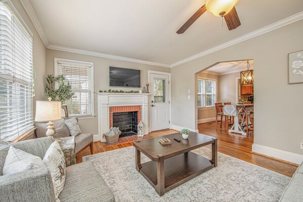 Living area - Cozy 3BR Home w/ Porch Near Downtown Fayetteville (Fayetteville)