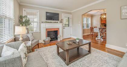 Cozy 3BR Home w/ Porch Near Downtown Fayetteville