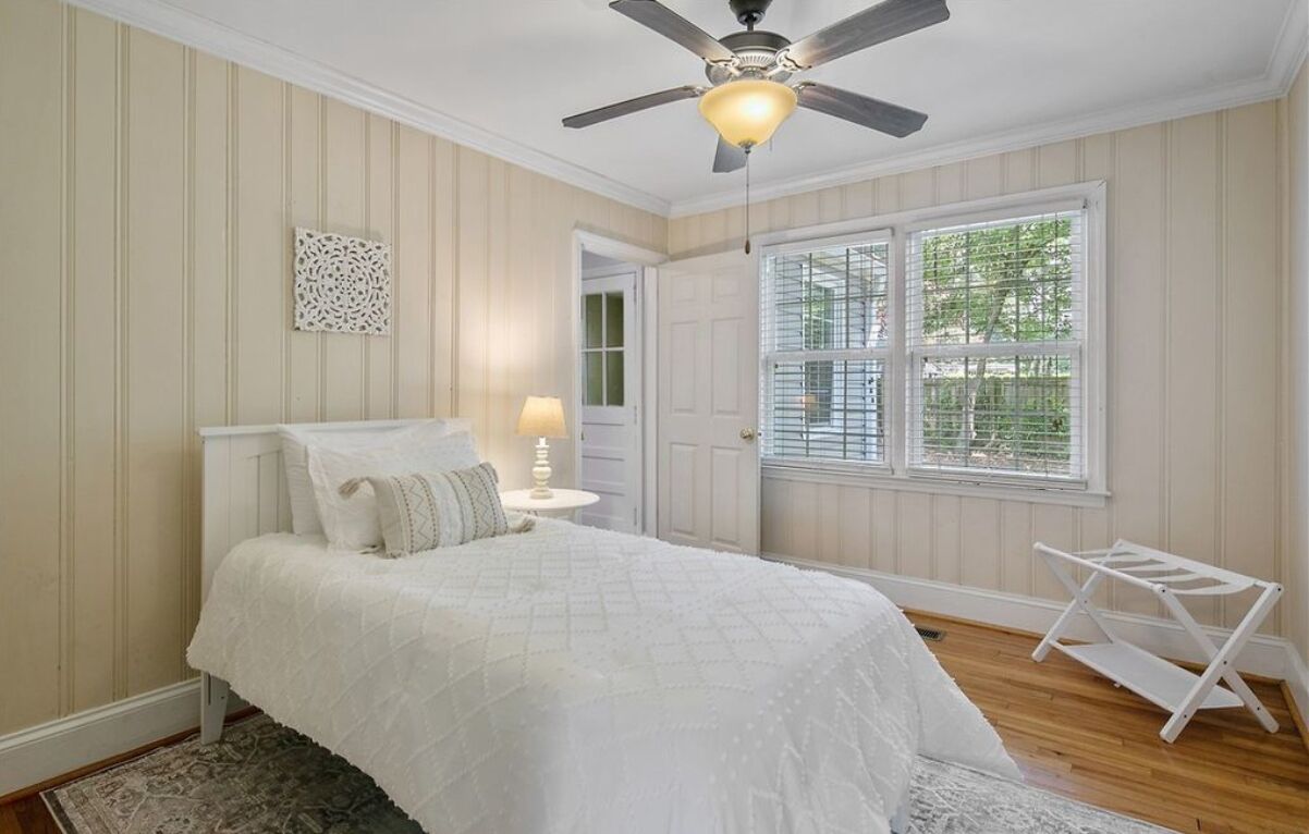 3 dormitorios, tabla de planchar con plancha, Internet y ropa de cama