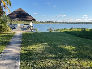 Property grounds - Charming 3-bedroom bungalow with Fenced in backyard ,Pet friendly in Palm Harbor (Palm Harbor)
