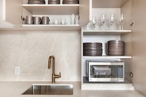 Interior - Blueground | Gowanus, view, nr Prospect Park (New York)