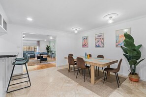 Dining - 4 BR home 2 mins to NRG, 5 mins Med Center (Houston)