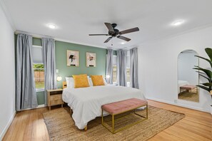 4 bedrooms, iron/ironing board, free WiFi, bed sheets - 4 BR home 2 mins to NRG, 5 mins Med Center (Houston)
