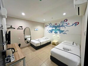 Desk, iron/ironing board, free WiFi, bed sheets - Smile Hotel Shah Alam I-City (Shah Alam)