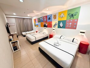 Desk, iron/ironing board, free WiFi, bed sheets - Smile Hotel Shah Alam I-City (Shah Alam)