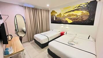 Quarto triplo | Escrivaninha, ferros/tábuas de passar roupa, Wi-Fi de cortesia