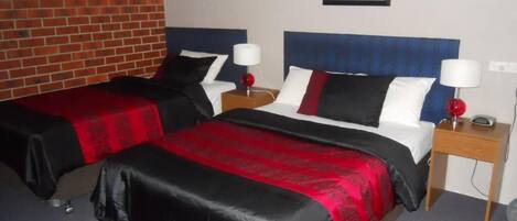 雙床房, 陽台, 庭園景觀 | 書桌、筆電工作空間、熨斗/熨衣板、免費無線上網