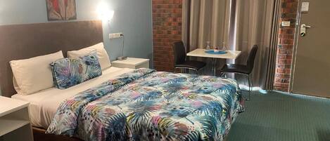 Double Room | Desk, laptop workspace, iron/ironing board, free WiFi