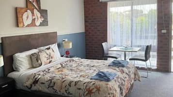 Double Room | Desk, laptop workspace, iron/ironing board, free WiFi