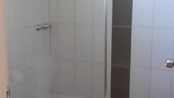 Hårføner, håndklær, såpe og sjampo