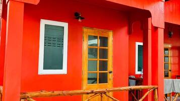 Habitación Deluxe doble, vistas parciales al mar | Detalle del exterior