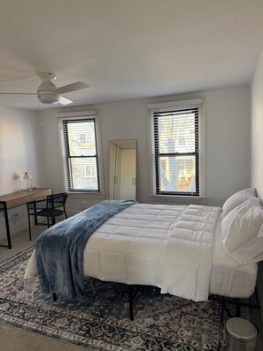 2 bedrooms, Internet, bed sheets - Parkside Gem - Safe, Quiet, Steps to Patterson Park (Baltimore)