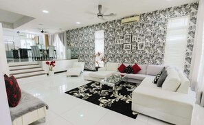 Interior - Spacious Luxury 6BR Home in Kemensah, KL (Taman Melawati)