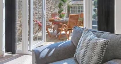3 Bed Cottage - Garden, Wifi, Free Parking