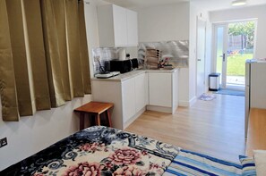 Interior - Cozy Studio in Hornchurch with Extra Bed (Hornchurch)