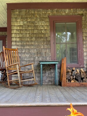 Terrace/patio - Hillside 7-bedroom house in Sebago perfect for gatherings (Sebago)