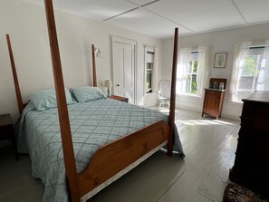 7 habitaciones, escritorio y tabla de planchar con plancha 