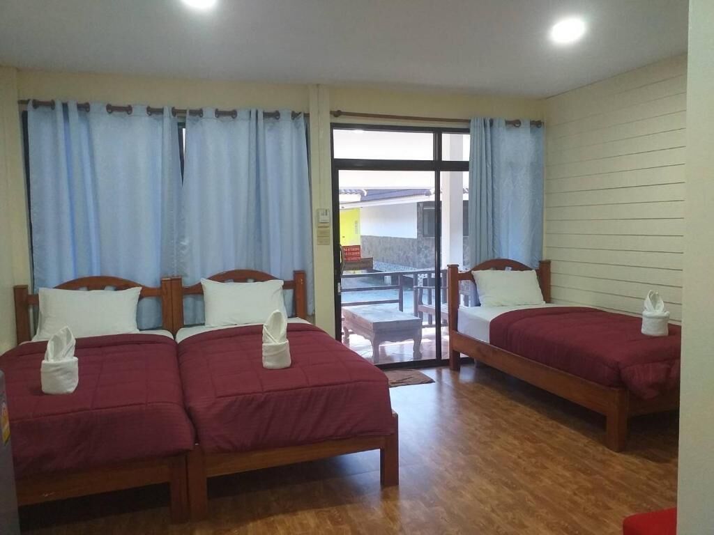 Blackout drapes, soundproofing, WiFi (free)