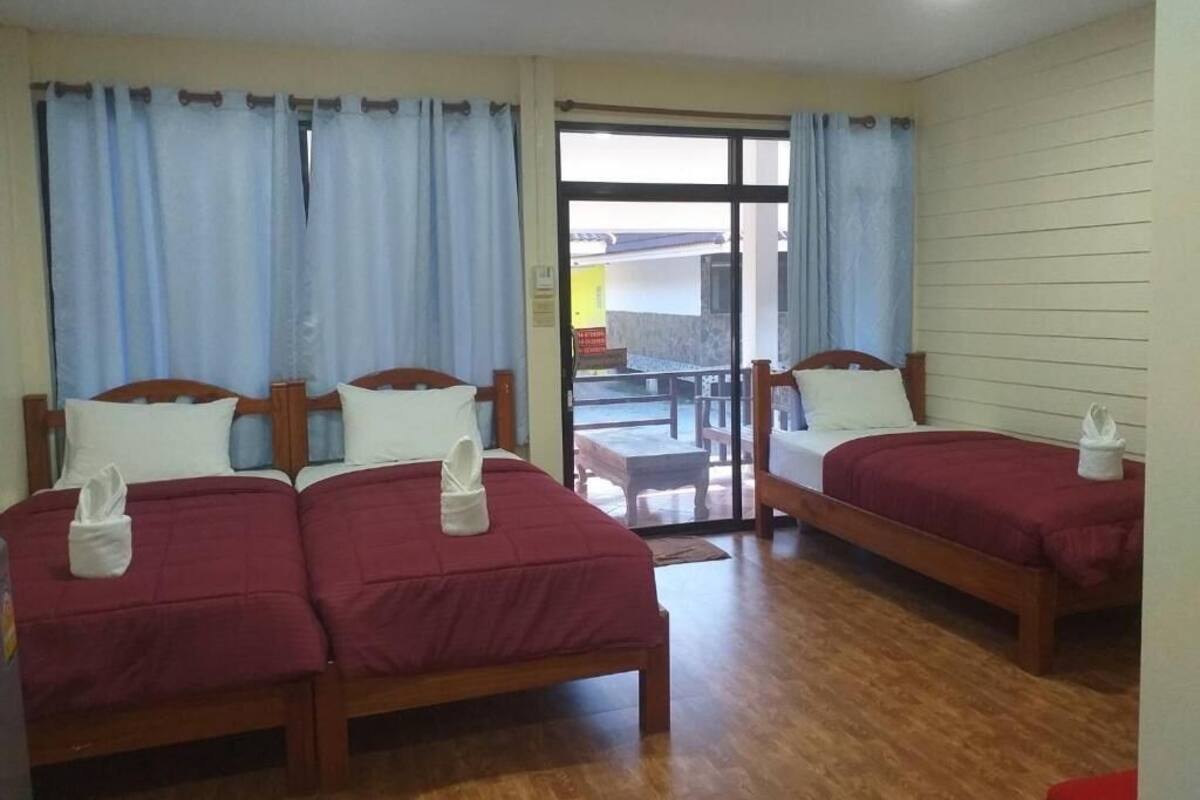 Blackout drapes, soundproofing, WiFi (free)