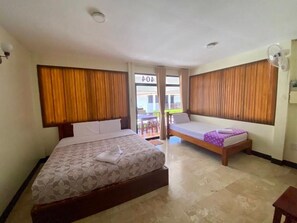 Blackout drapes, soundproofing, WiFi (free) - White Beach Resort (Bang Saphan)