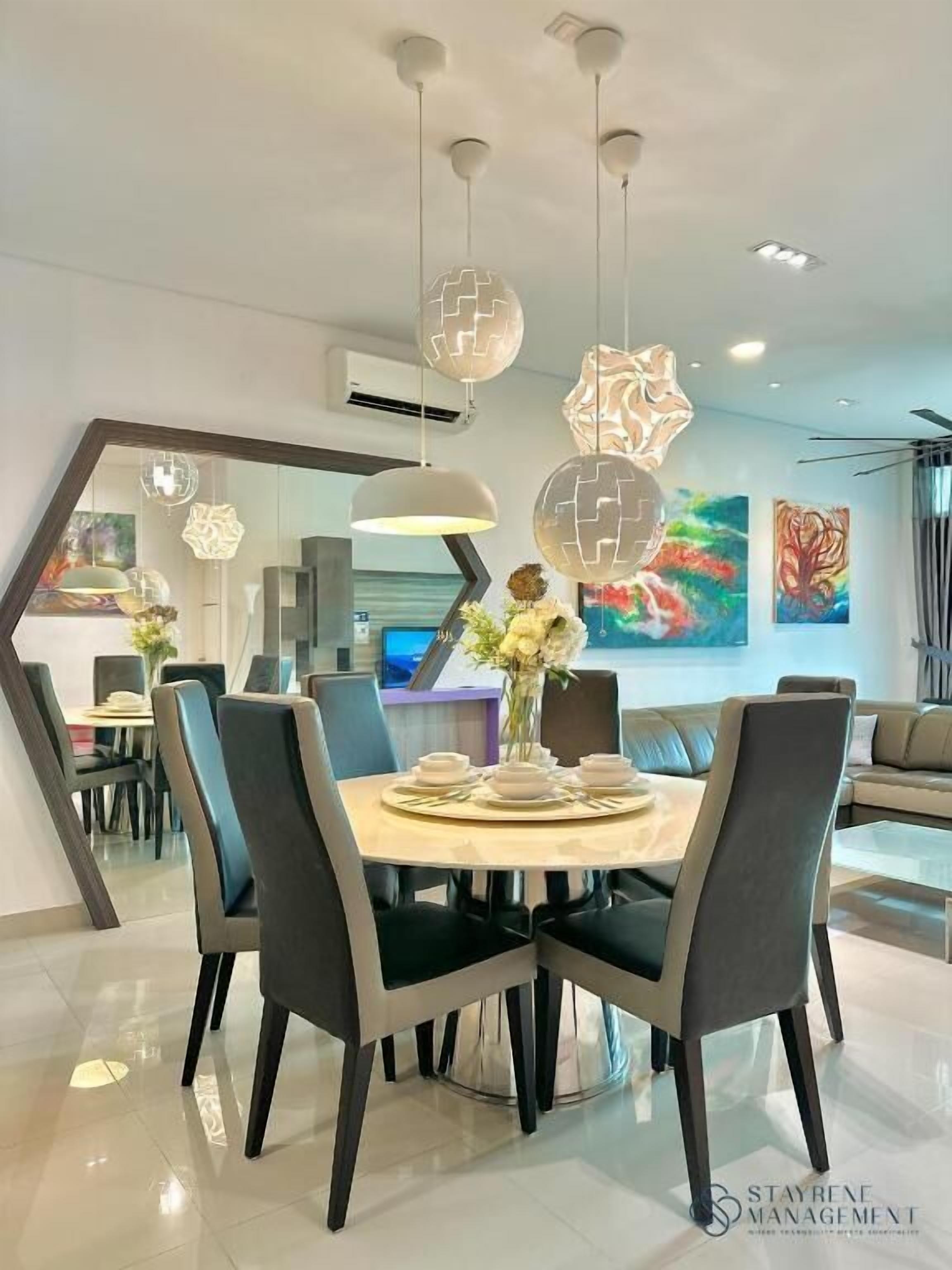 Classic-lejlighed - 2 soveværelser - balkon - byudsigt | Spiseområde